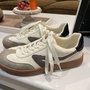 Stylish Cream and Gray Women’s Sneakers